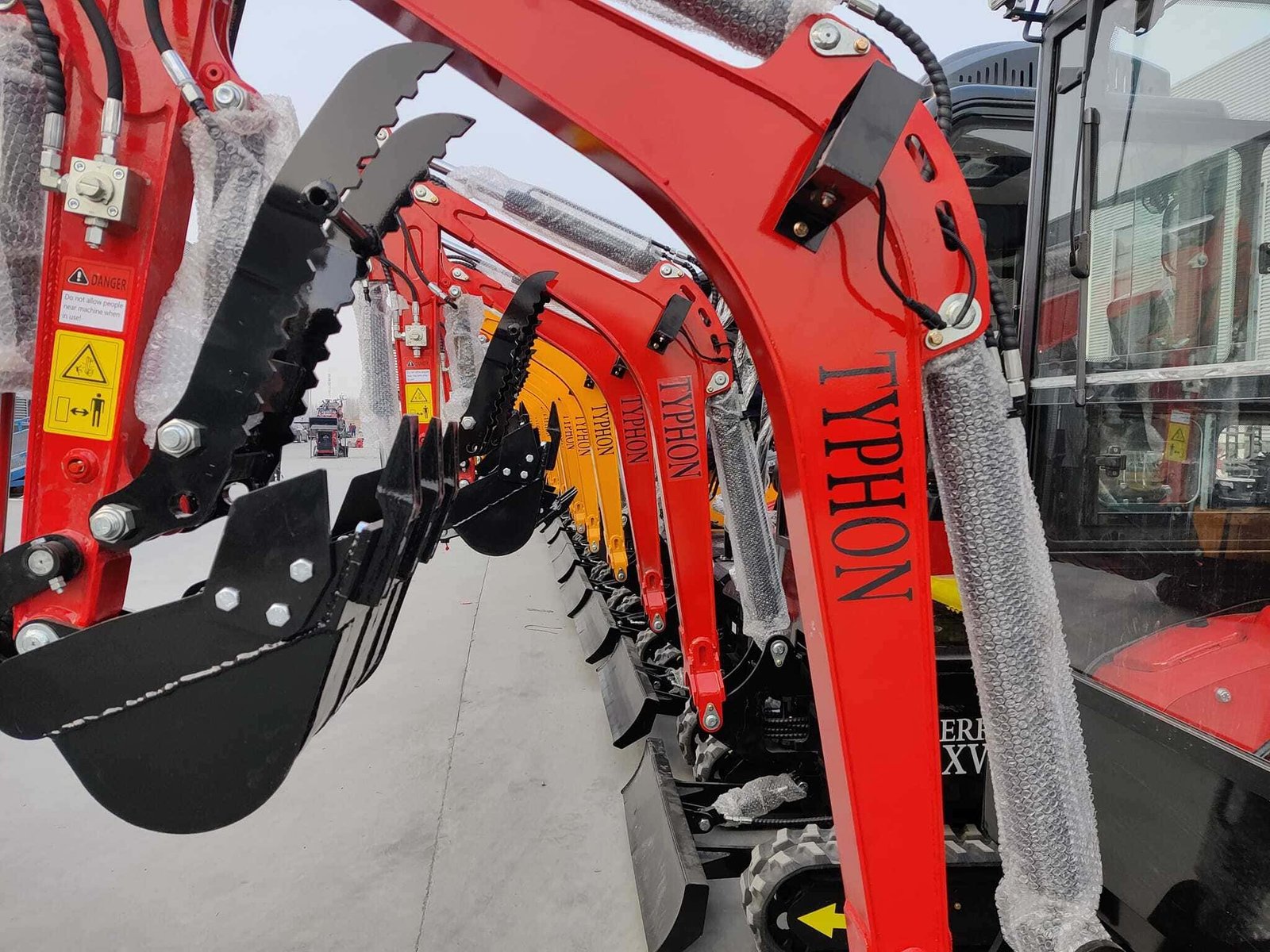 Top Compact & Mini Excavator Diggers- TYPHON Machinery New 4,000 lb TYPHON Lux Mini Excavator Rubber Track with Kubota Diesel Engine USA - Image 16