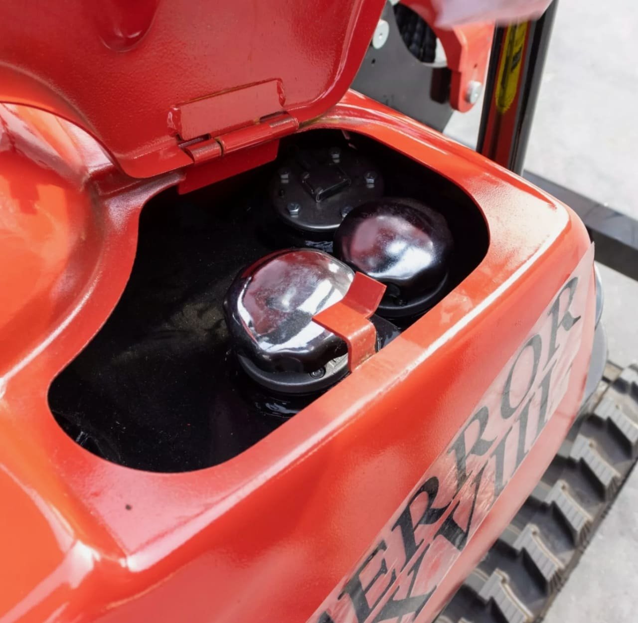 Top Compact & Mini Excavator Diggers- TYPHON Machinery New 4,000 lb TYPHON Lux Mini Excavator Rubber Track with Kubota Diesel Engine USA - Image 29