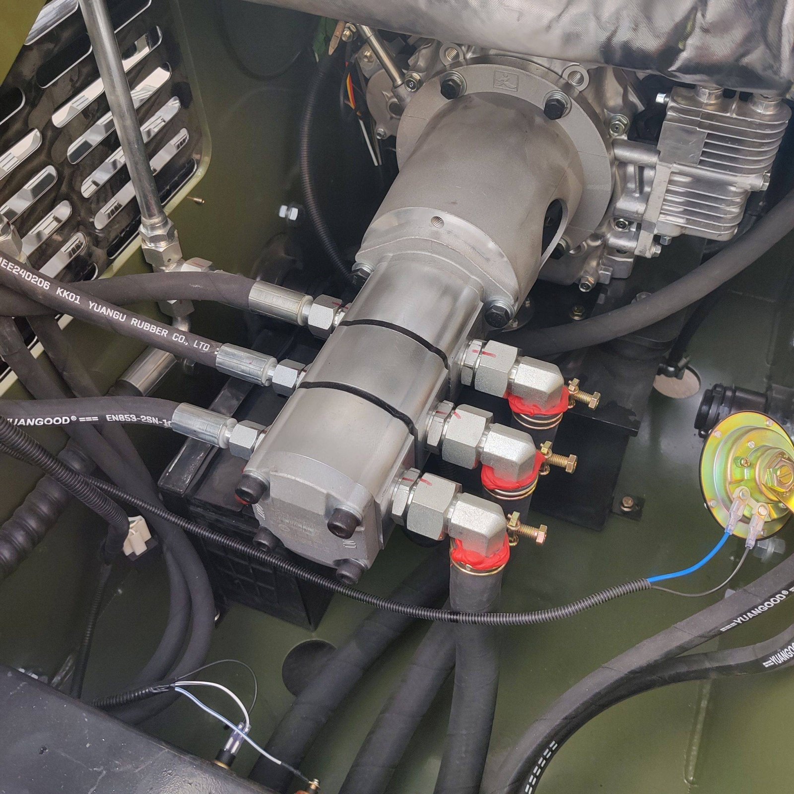 Skid-Steer Loader Tracked 22.1 HP Honda EPA Gasoline Engine