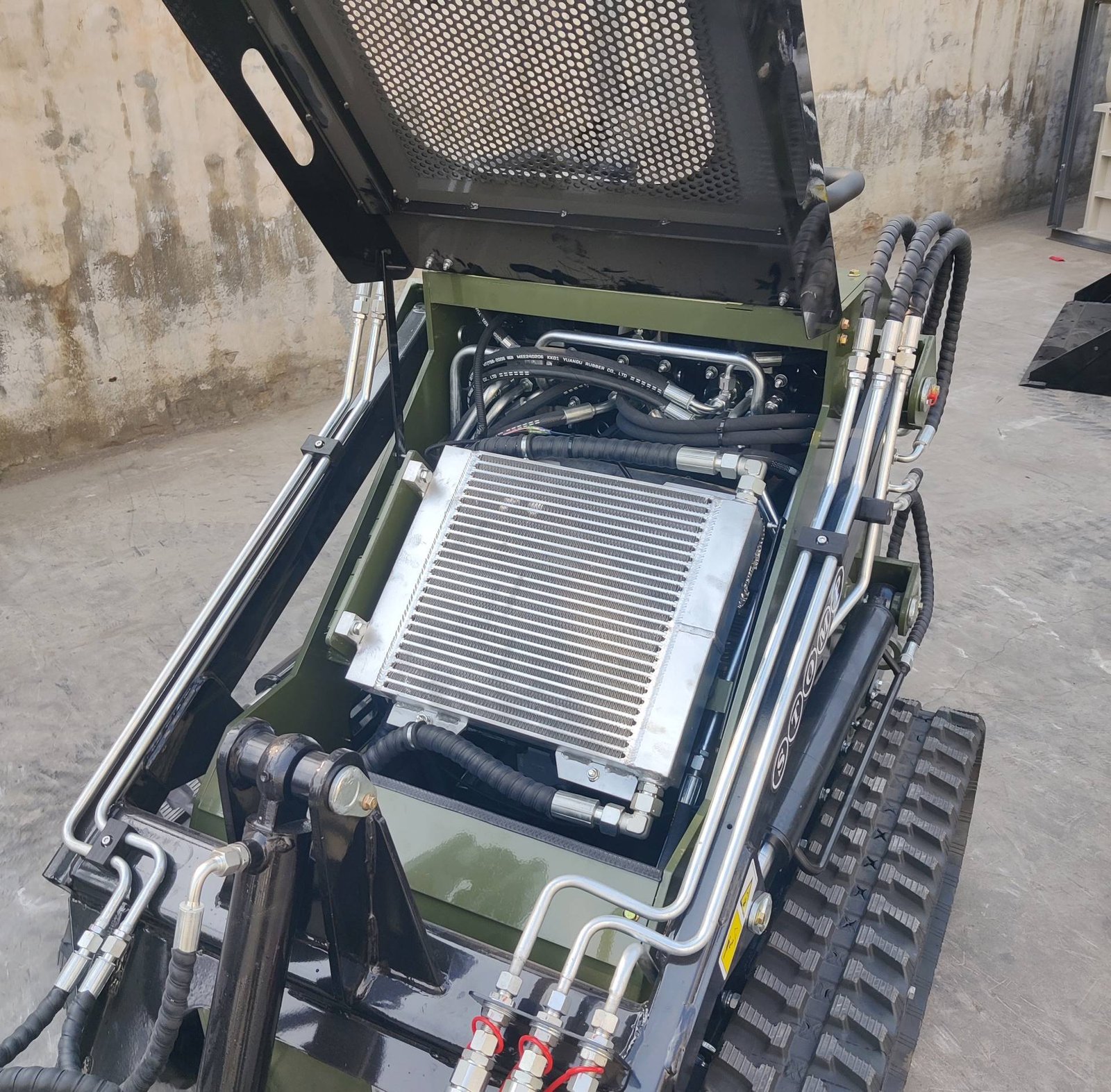 Skid-Steer Loader Tracked 22.1 HP Honda EPA Gasoline Engine