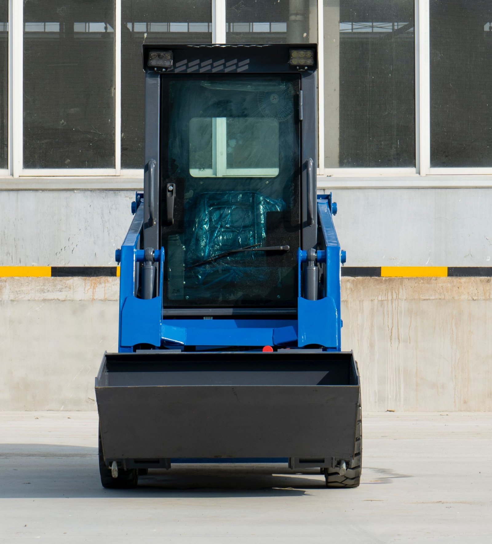 Top Compact & Mini Excavator Diggers- TYPHON Machinery Brand New TYPHON STOMP Mini Skid Steer Kubota D1105 Diesel EPA Engine USA - Image 7