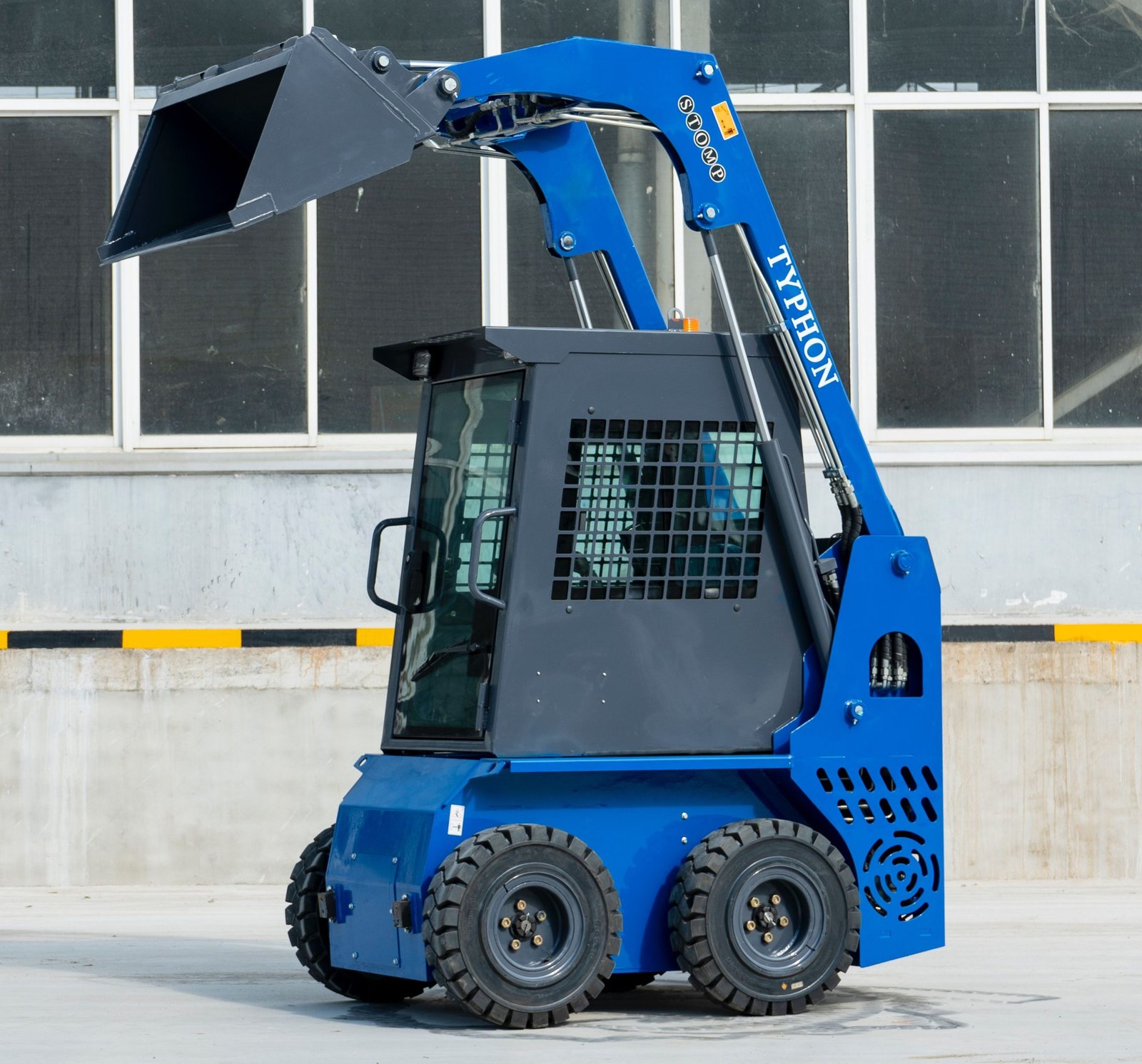 Top Compact & Mini Excavator Diggers- TYPHON Machinery Brand New TYPHON STOMP Mini Skid Steer Kubota D1105 Diesel EPA Engine USA - Image 9
