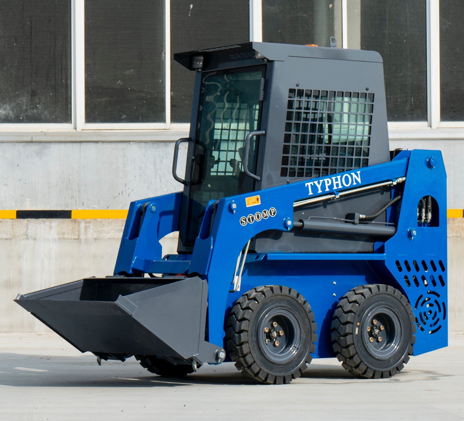 Top Compact & Mini Excavator Diggers- TYPHON Machinery Brand New TYPHON STOMP Mini Skid Steer Kubota D1105 Diesel EPA Engine USA - Image 3