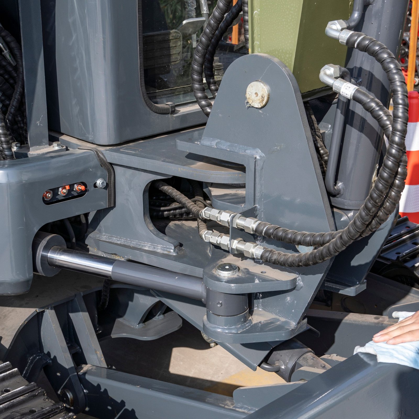 Top Compact & Mini Excavator Diggers- TYPHON Machinery TYPHON KUVUO 4.0 four ton cabin mini excavator
